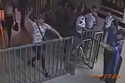 В Армении геи напали на отделение полиции и избили полицейских