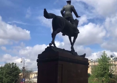 На памятник Жукову в Москве нанесли надпись